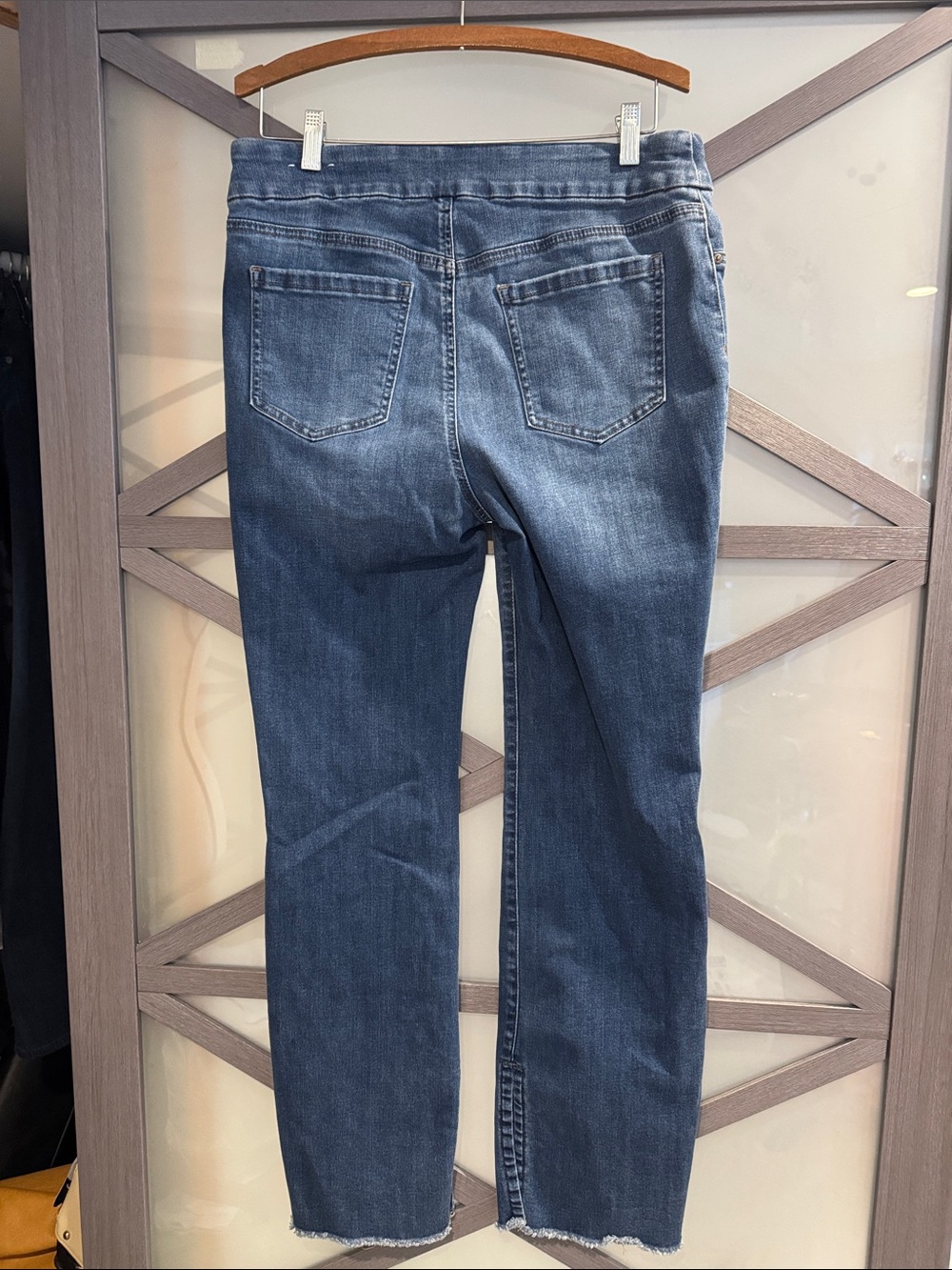 Chico’s Pull-On Slim Boot Jeans 1.5R US 10 Distressed Frayed Hem - Picture 5 of 6